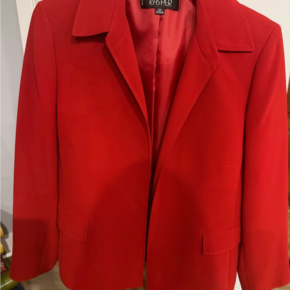 Kasper Red Blazer with Notched Lapel and Relaxed Fit